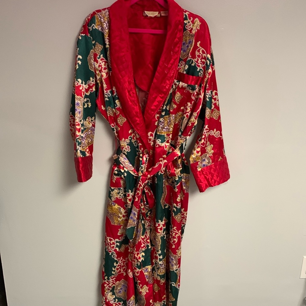 STUNNING gold tag Victoria secret robe